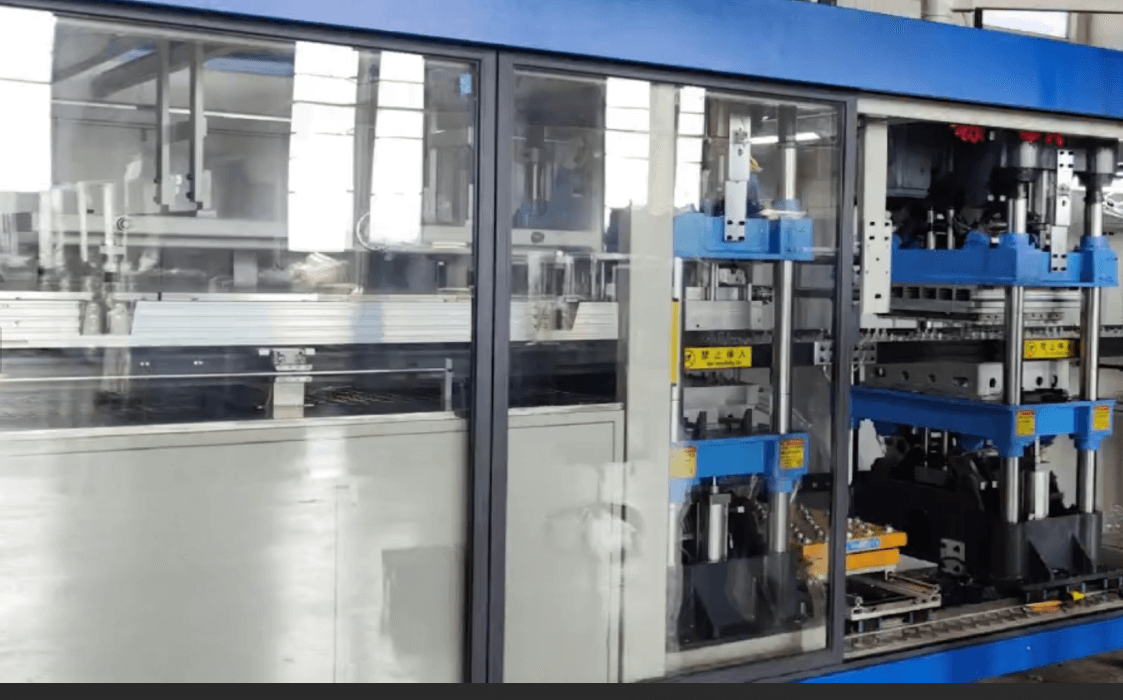 heating and forming station of CN-6171 vacuum forming machine